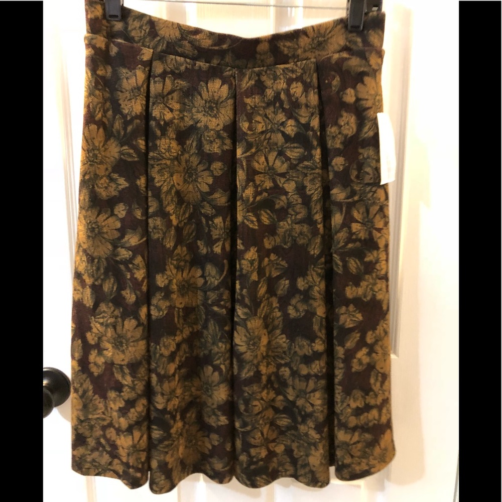 Lularoe Madison skirt. Size Medium. NWT.